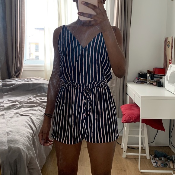 Sleeveless Striped Romper - Picture 2 of 6